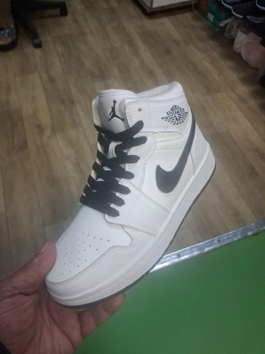 nike air jordan 1 mid,air jordan 1 mid college grey,nike air jordan 1 mid se,nike air jordan 1,air jordan 1 mid