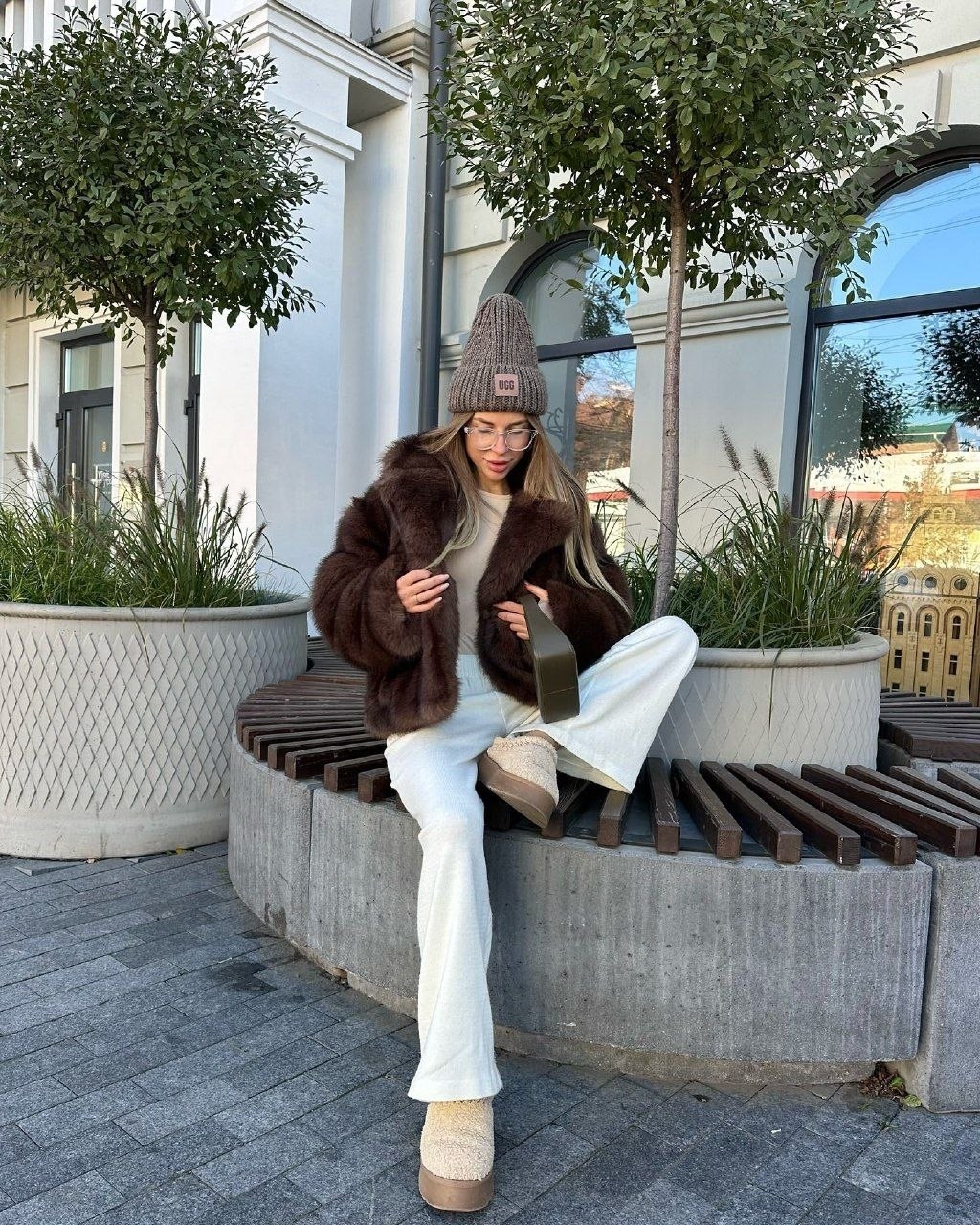 короткая белая шуба из экомеха,polar fox fur coat,короткая шуба из белой лисы,шуба белая,шуба белая из меха лисы