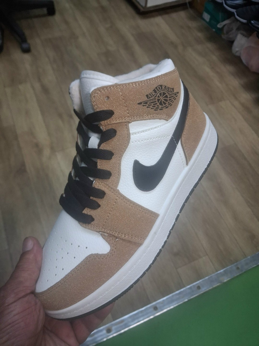 nike air jordan 1 mid,air jordan 1 mid college grey,nike air jordan 1 mid se,nike air jordan 1,air jordan 1 mid