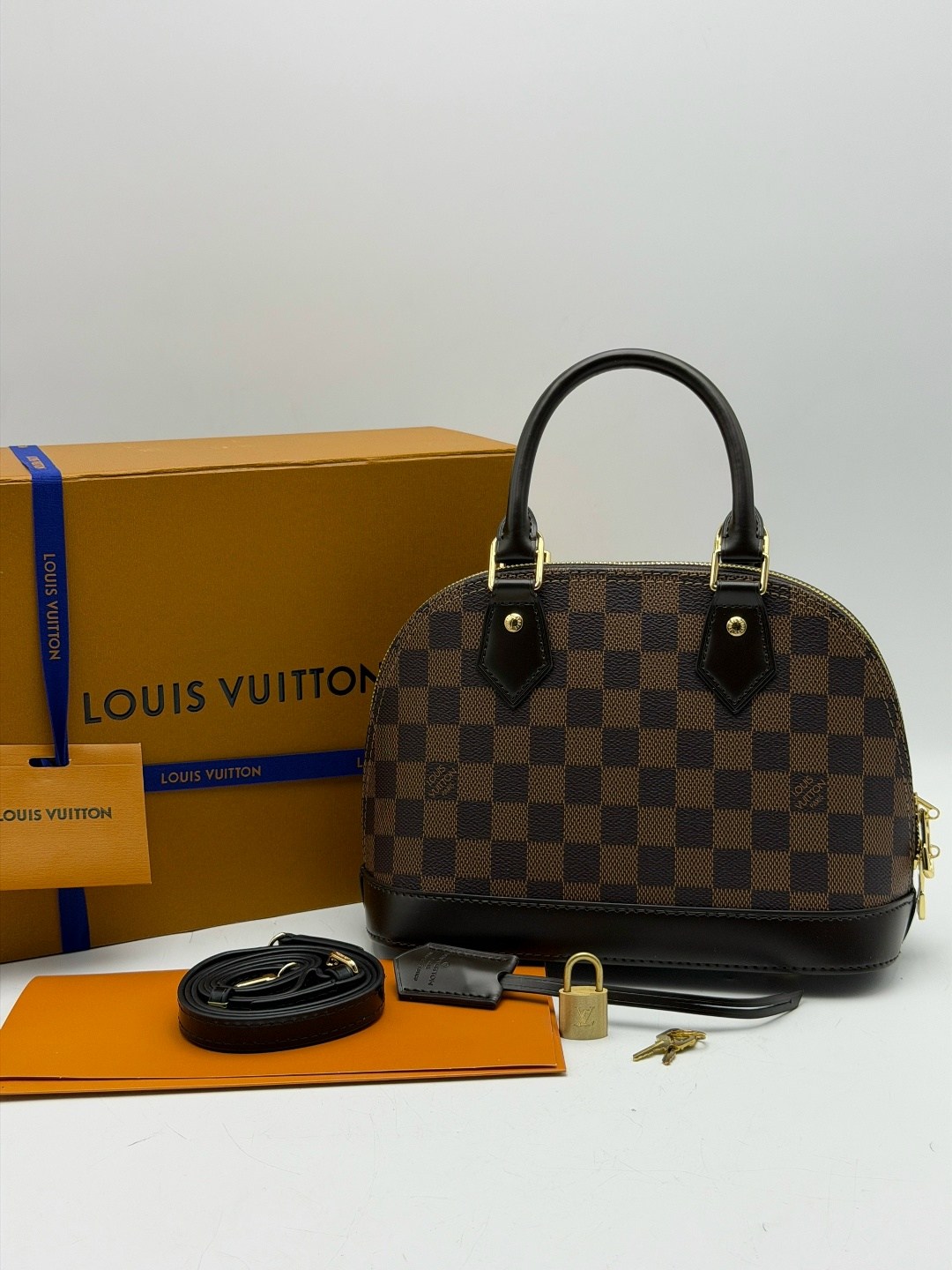 сумка louis vuitton,сумка louis vuitton женская,сумка alma bb от louis vuitton,женская сумка louis vuitton alma,сумка louis vuitton alma bb