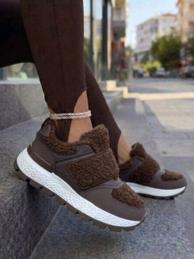 Кроссовки