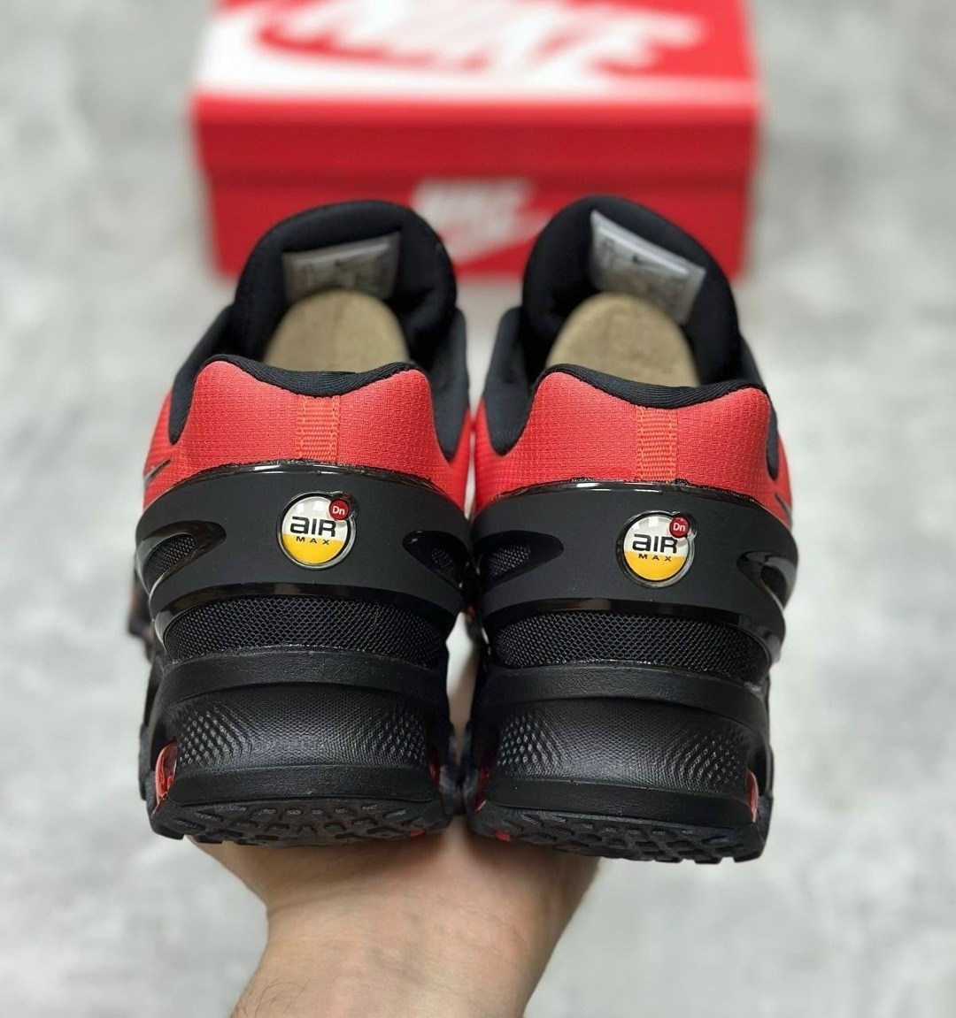 кроссовки nike air max dn8 gs 'black bright crimson',кроссовки nike air max dn,кроссовки,кроссовки мужской,красные кроссовки nike air max dn8 bred