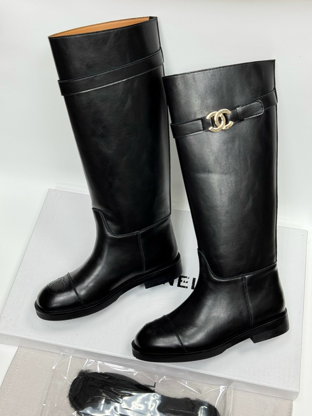 сапоги chanel,резиновые сапоги chanel,сапоги шанель,резиновые сапоги шанель,сапоги шанель черные