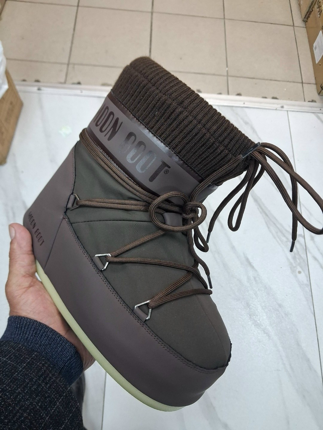 ботинки moon boot,зимние сапоги moon boot mb icon low черный,moon boot glance зимние сапоги бежевый,зимние ботинки moon boot,женские зимние ботинки moon boot