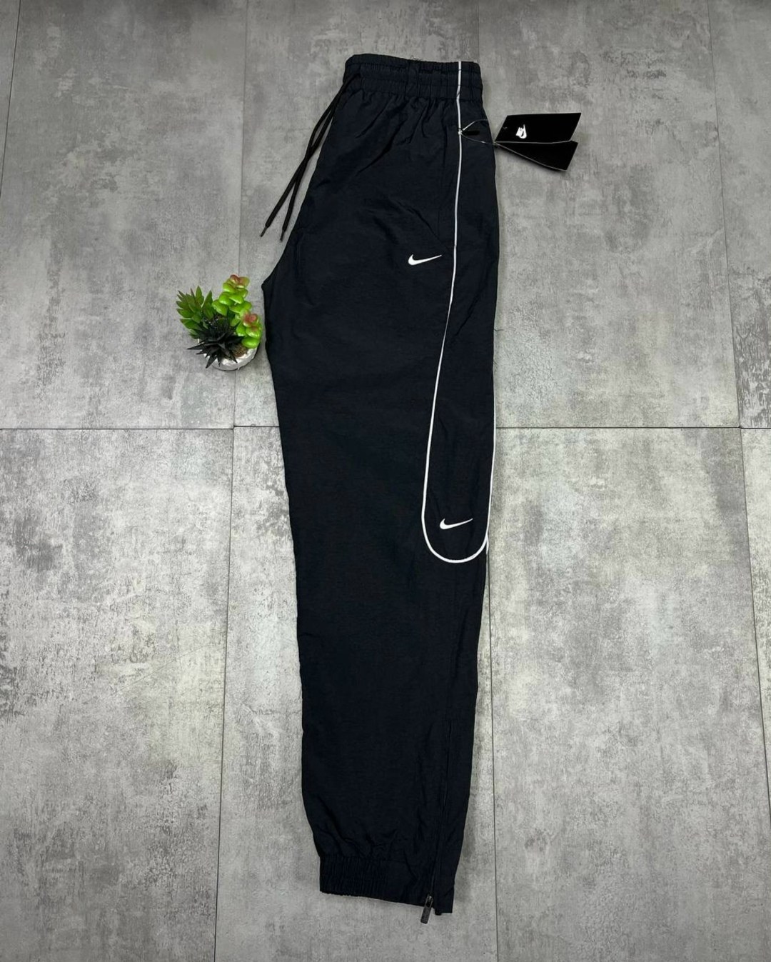 ветровка nike,спортивные штаны nike,спортивные костюмы nike,nike swoosh,костюм спортивный мужской nike