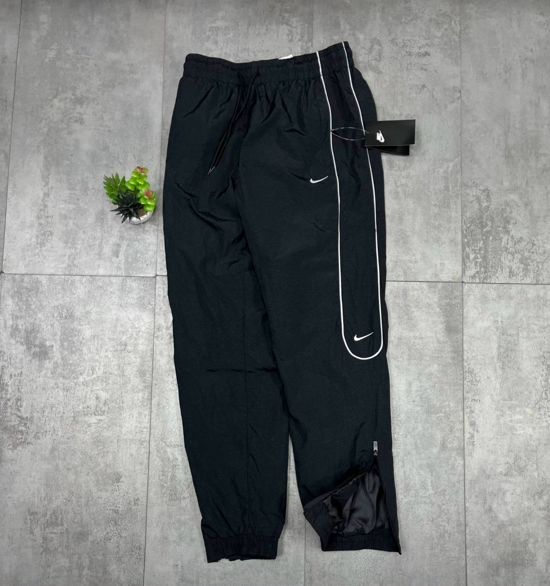ветровка nike,спортивные штаны nike,спортивные костюмы nike,nike swoosh,костюм спортивный мужской nike