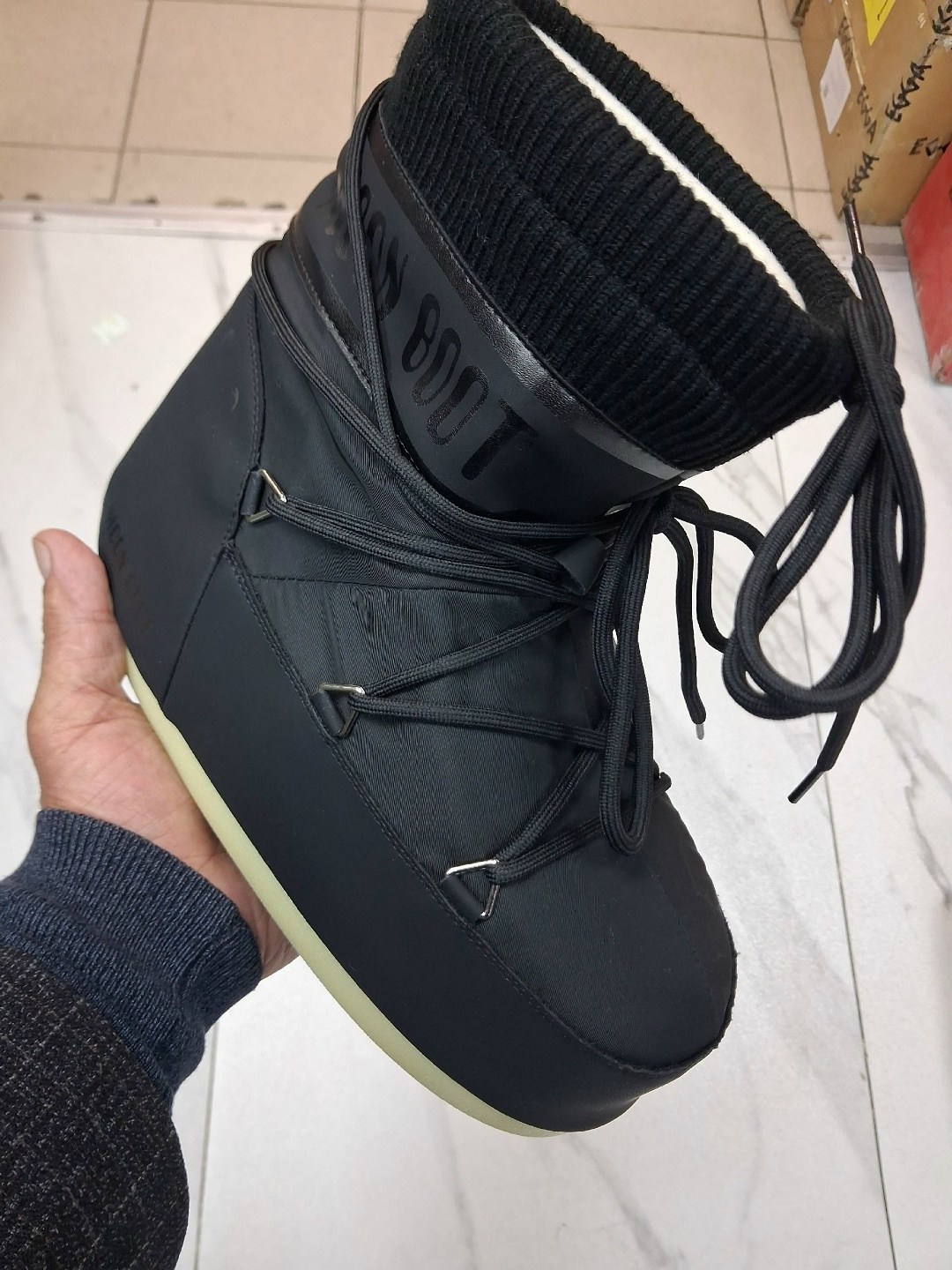 ботинки moon boot,зимние сапоги moon boot mb icon low черный,moon boot glance зимние сапоги бежевый,зимние ботинки moon boot,женские зимние ботинки moon boot