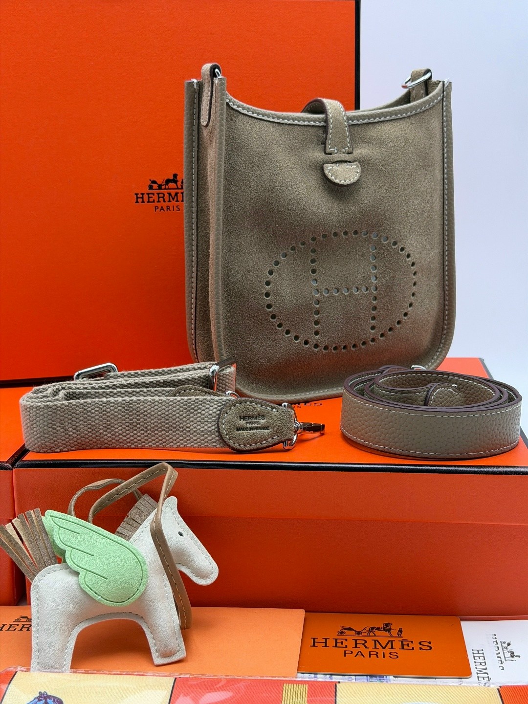 сумка hermes evelyne через плечо планшетка гермес,сумка hermes,сумка hermes evelyne,женская сумка hermes,hermes сумка на плечо