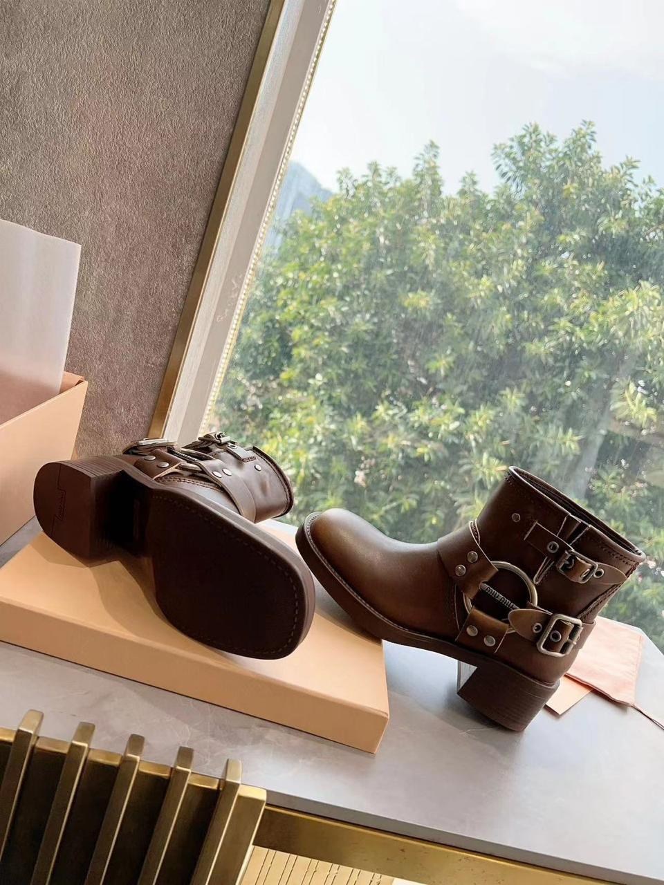 ,ботинки miu miu,замшевые ботинки,кожаные сапоги miu miu,ботинки miu