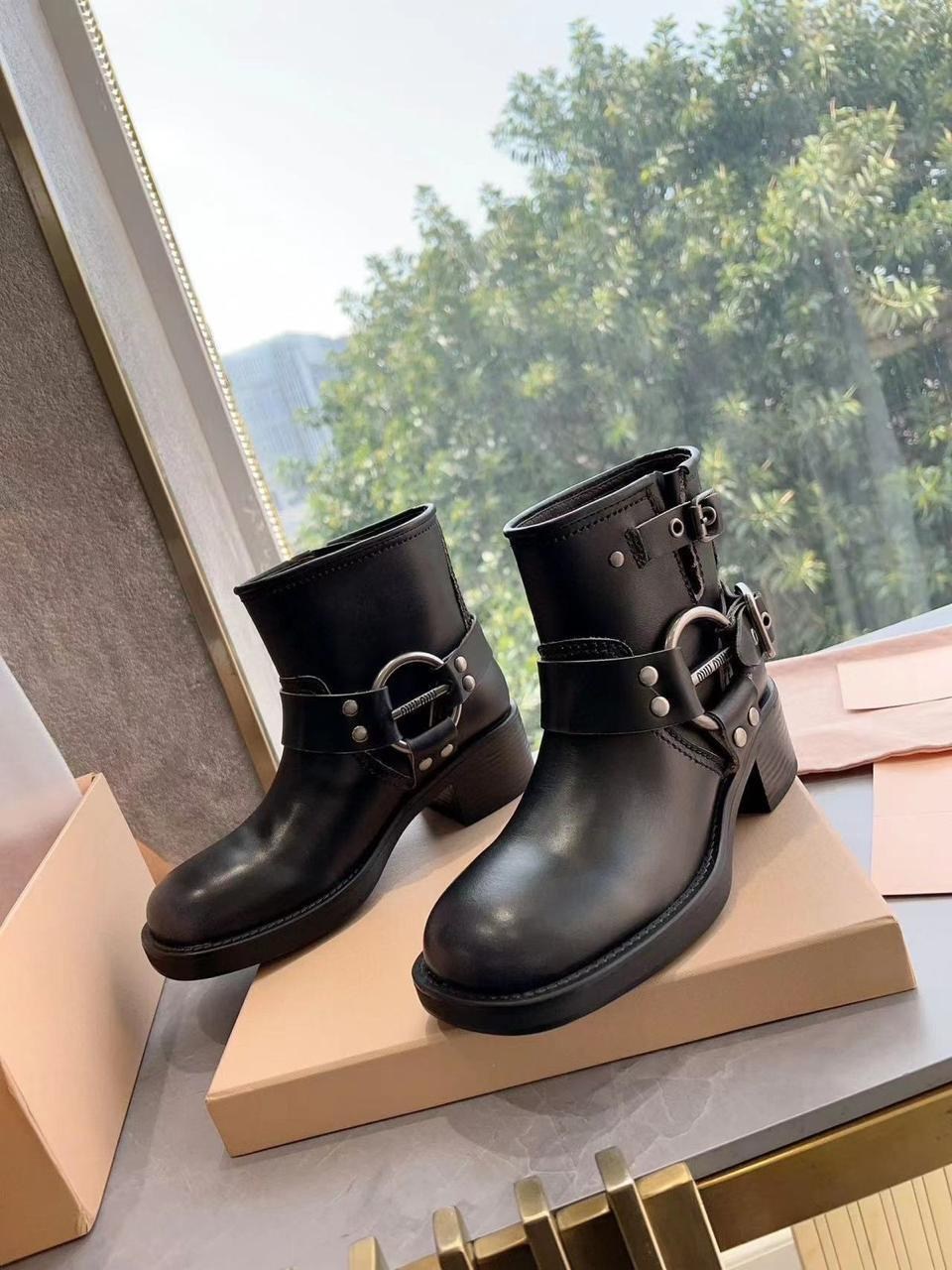 ,ботинки miu miu,замшевые ботинки,кожаные сапоги miu miu,ботинки miu