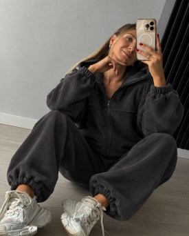 Костюм