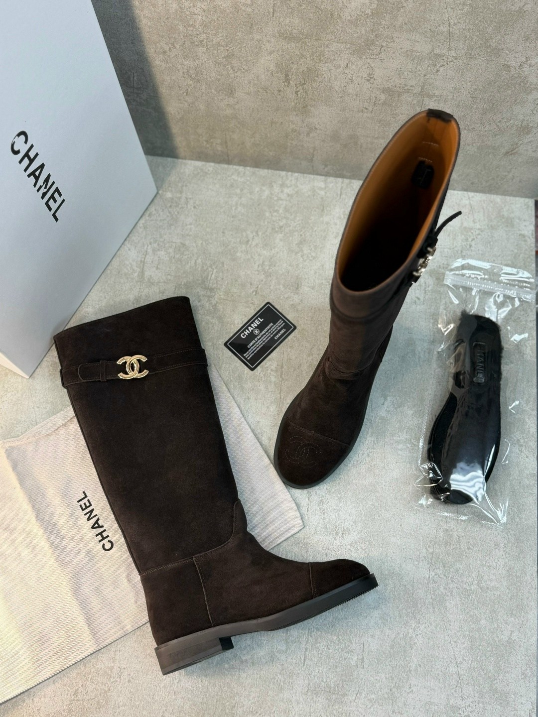 сапоги chanel,женские черные замшевые сапоги chanel,сапоги шанель,сапоги женские chanel,сапожки шанель