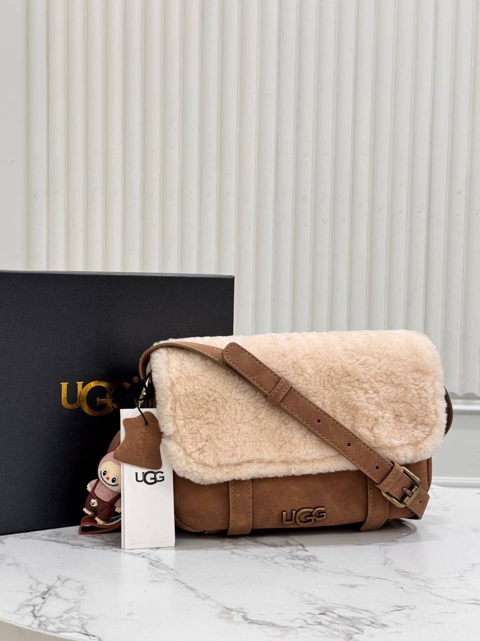 сумка с мехом ugg,сумка ugg,сумка из натуральной замши меховые от ugg,сумка на плечо ugg,сумка с мехом