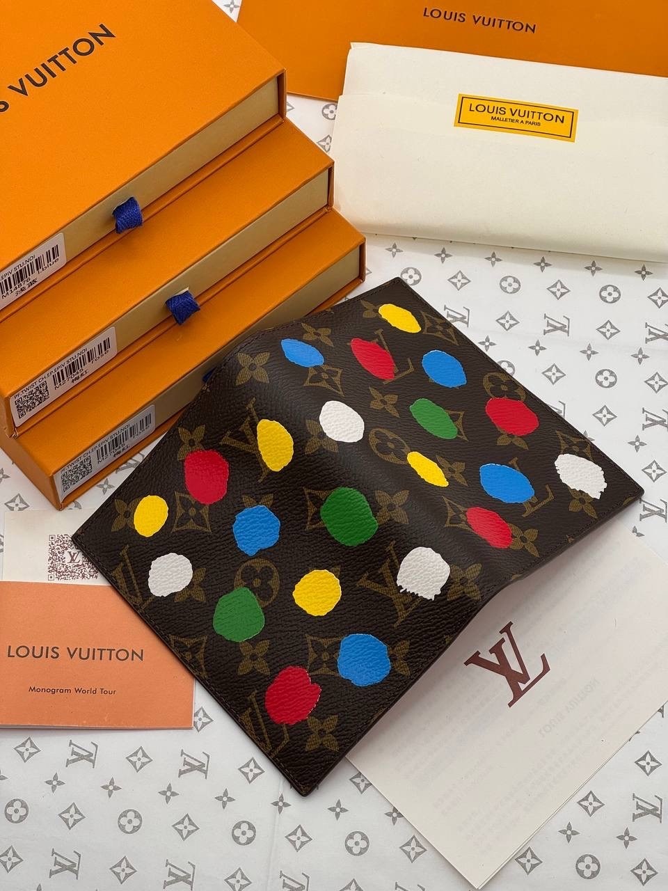 обложка на паспорт louis vuitton,обложка для паспорта луи виттон,женская обложка на паспорт louis vuitton,обложка для паспорта louis vuitton с белым медведем,обложка для документов louis vuitton