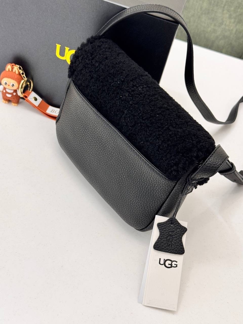 сумка с мехом ugg,сумка ugg,сумка из натуральной замши меховые от ugg,сумка на плечо ugg,сумка с мехом