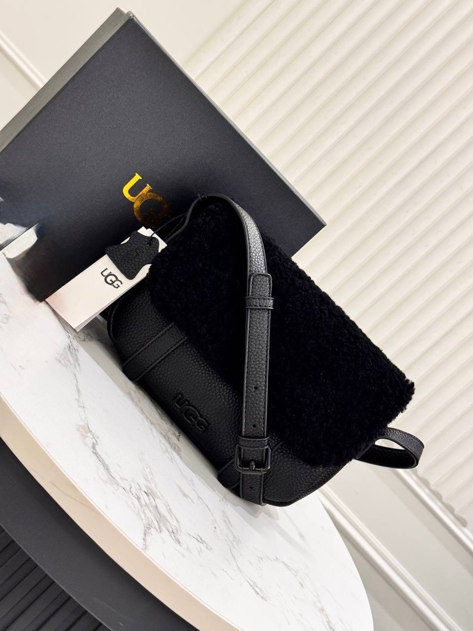 сумка с мехом ugg,сумка ugg,сумка из натуральной замши меховые от ugg,сумка на плечо ugg,сумка с мехом