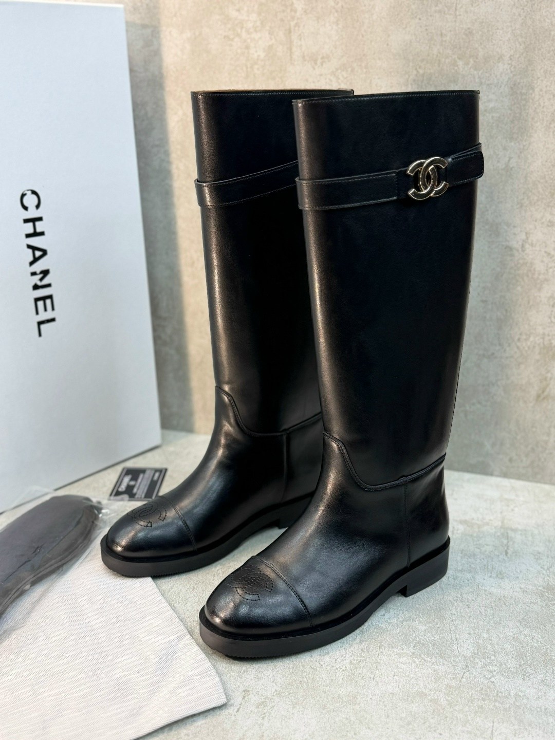 сапоги chanel,женские черные замшевые сапоги chanel,сапоги шанель,сапоги женские chanel,сапожки шанель