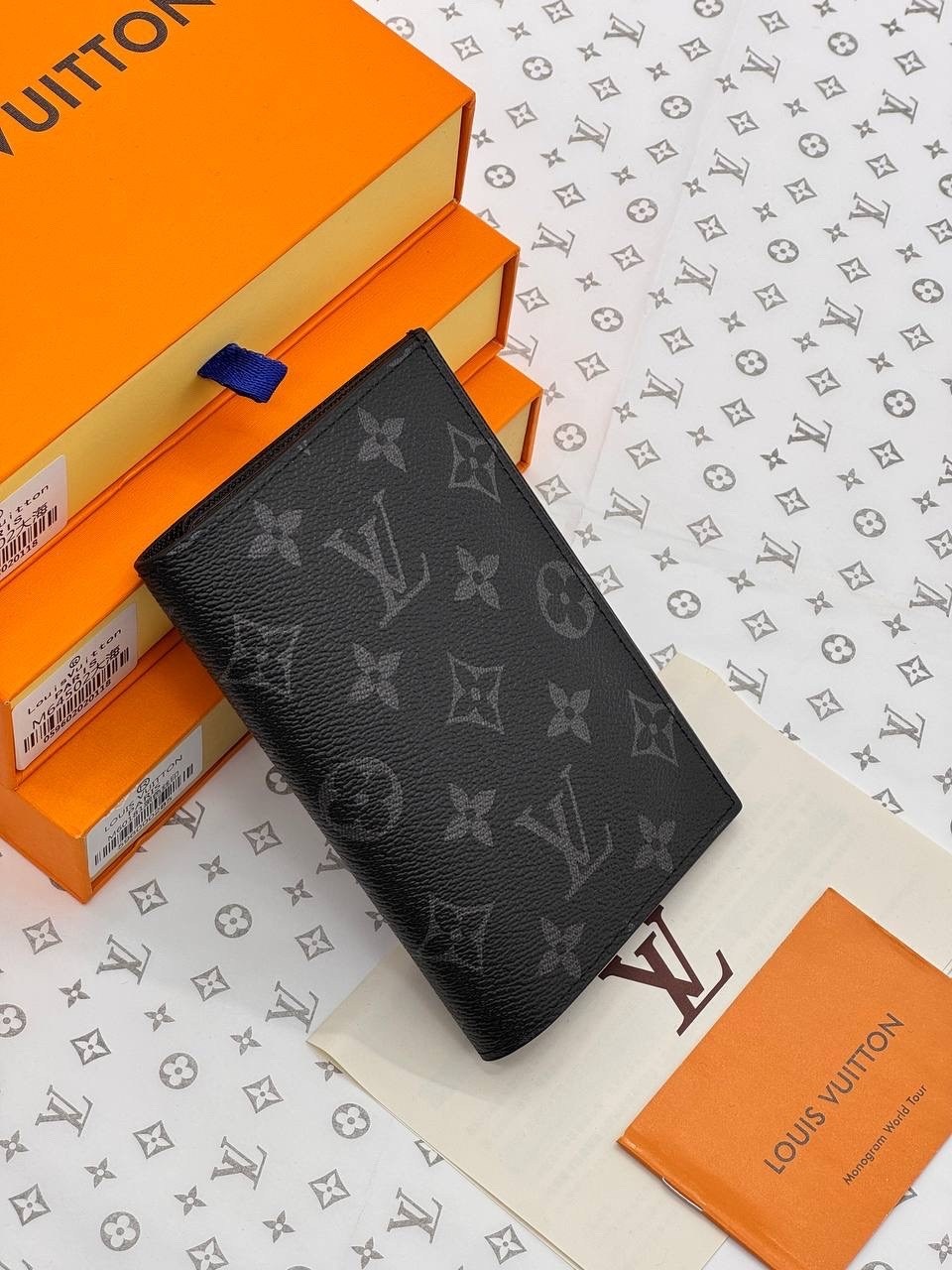 обложка на паспорт louis vuitton,кошелек louis vuitton,обложка для паспорта луи виттон,люксовая обложка для паспорта от louis vuitton,портмоне louis vuitton brazza