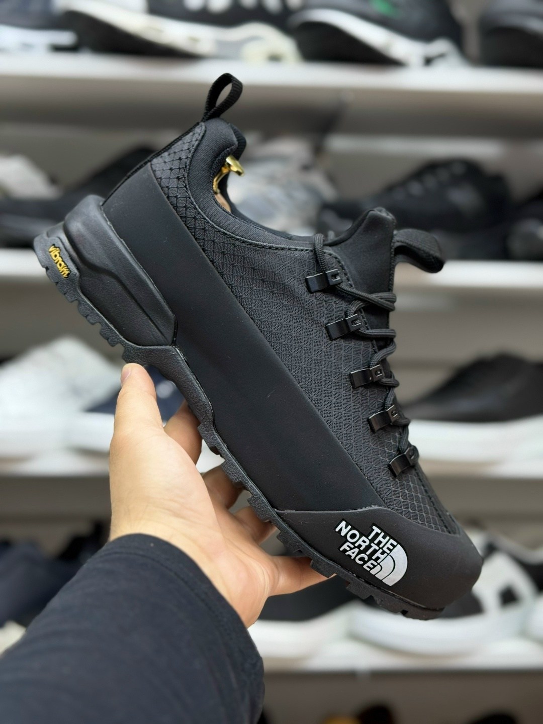 кроссовки the north face glenclyffe low nf0a817bkx71 черный,черные походные кроссовки the north face glenclyffe,кроссовки the north face,the north face кроссовки мужские,