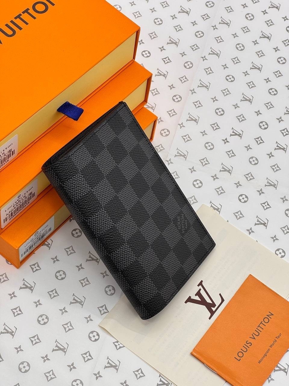 обложка на паспорт louis vuitton,кошелек louis vuitton,обложка для паспорта луи виттон,люксовая обложка для паспорта от louis vuitton,портмоне louis vuitton brazza