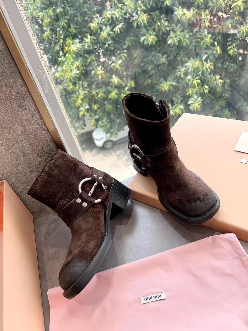 ,ботинки miu miu,замшевые ботинки,кожаные сапоги miu miu,ботинки miu