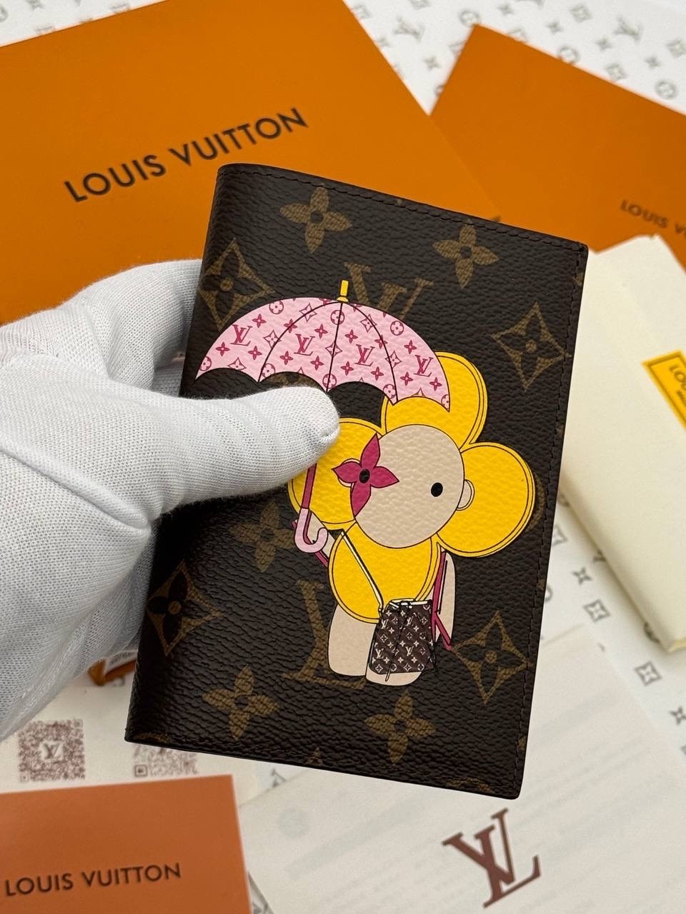 обложка на паспорт louis vuitton,обложка для паспорта луи виттон,женская обложка на паспорт louis vuitton,обложка для паспорта louis vuitton с белым медведем,обложка для документов louis vuitton