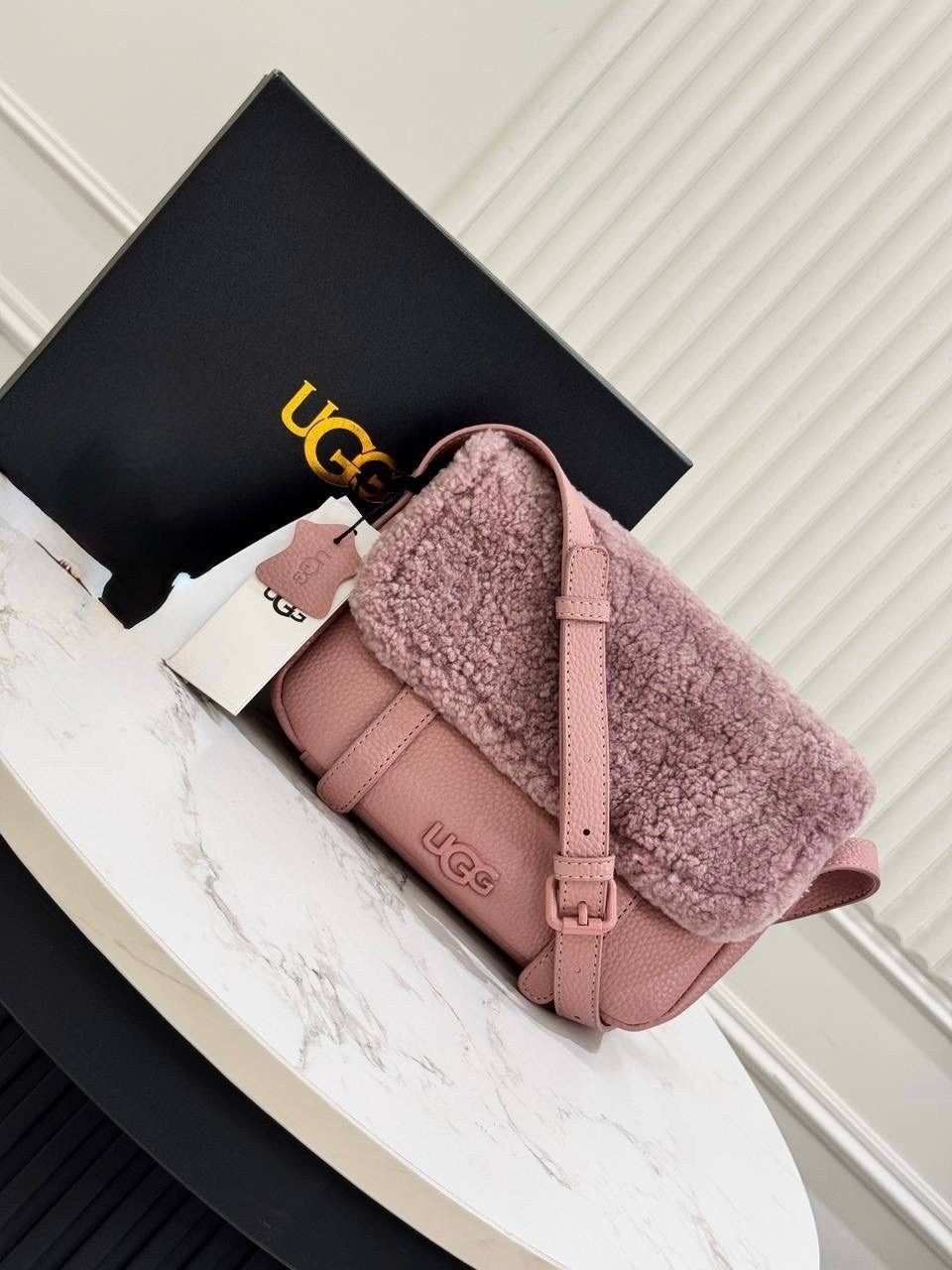 сумка с мехом ugg,сумка ugg,сумка из натуральной замши меховые от ugg,сумка на плечо ugg,сумка с мехом