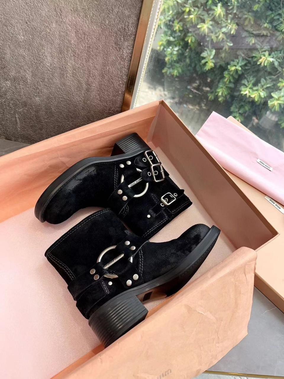 ,ботинки miu miu,замшевые ботинки,кожаные сапоги miu miu,ботинки miu