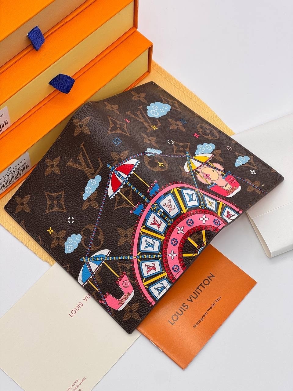 обложка на паспорт louis vuitton,обложка для паспорта луи виттон,женская обложка на паспорт louis vuitton,обложка для паспорта louis vuitton с белым медведем,обложка для документов louis vuitton
