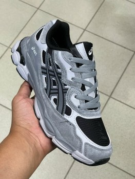 Кроссовки