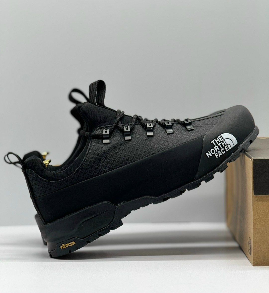 кроссовки the north face glenclyffe low nf0a817bkx71 черный,черные походные кроссовки the north face glenclyffe,кроссовки the north face,the north face кроссовки мужские,