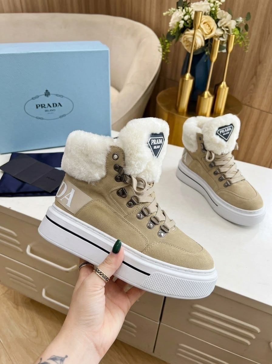 зимние замшевые женские кеды prada бежевые с мехом,кроссовки женские зимние prada,женские зимние кроссовки prada с мехом,женские зимние кеды prada,кроссовки prada