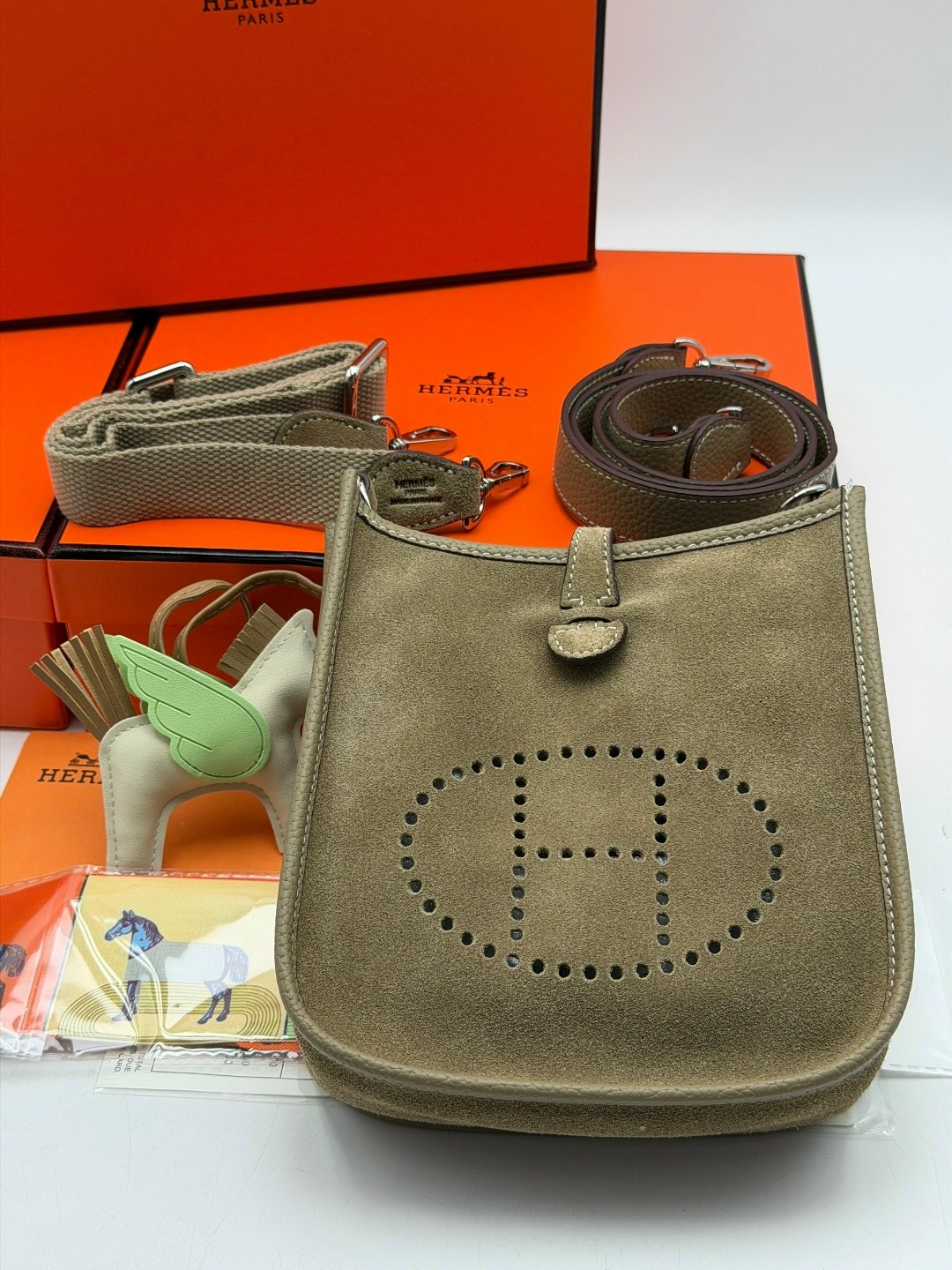 сумка hermes evelyne через плечо планшетка гермес,сумка hermes,сумка hermes evelyne,женская сумка hermes,hermes сумка на плечо