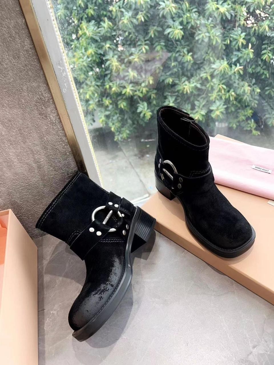 ,ботинки miu miu,замшевые ботинки,кожаные сапоги miu miu,ботинки miu