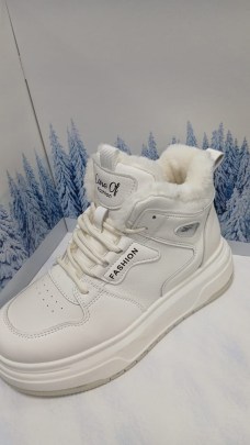 Кроссовки