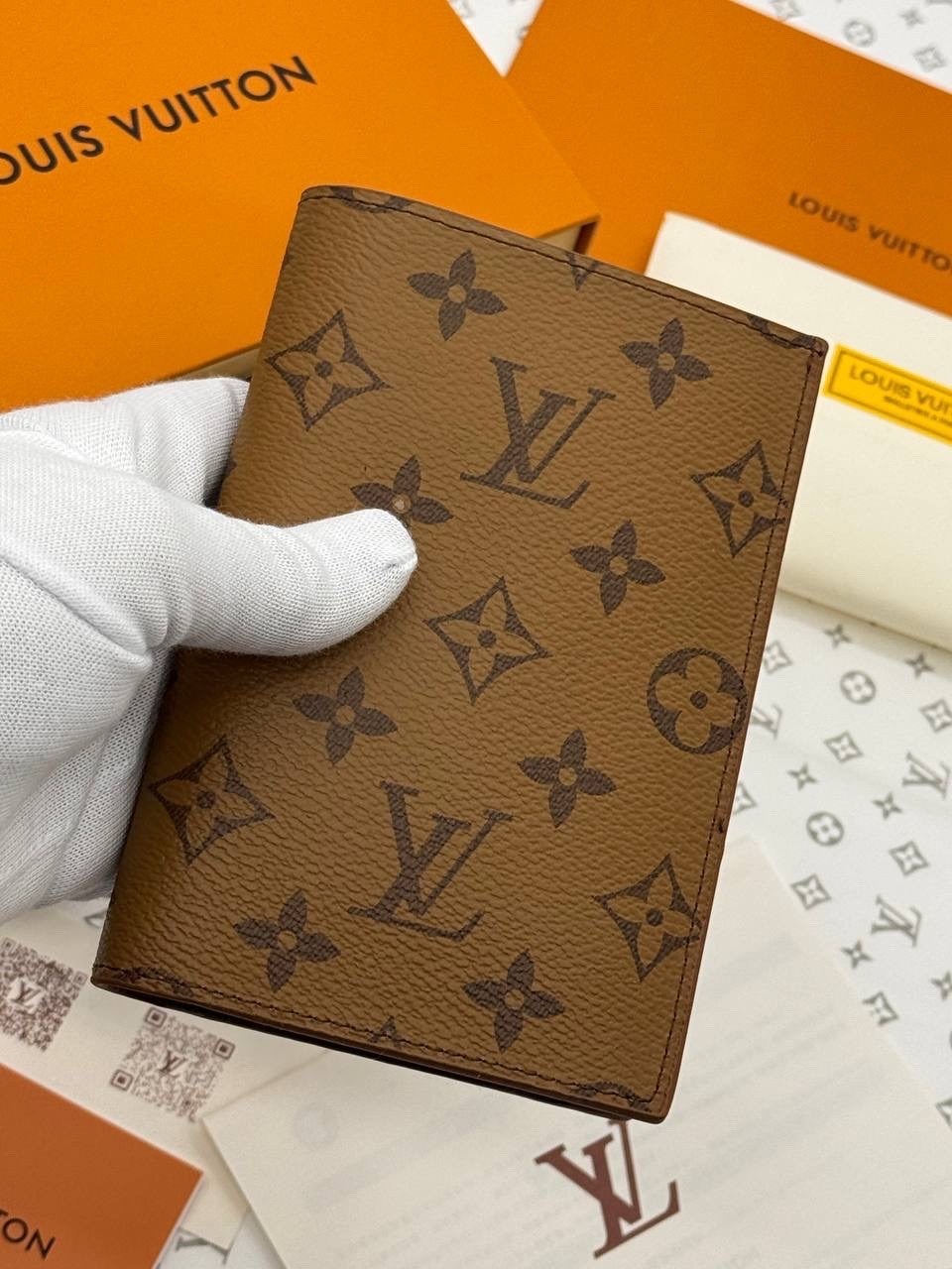 обложка на паспорт louis vuitton,обложка для паспорта луи виттон,женская обложка на паспорт louis vuitton,обложка для паспорта louis vuitton с белым медведем,обложка для документов louis vuitton