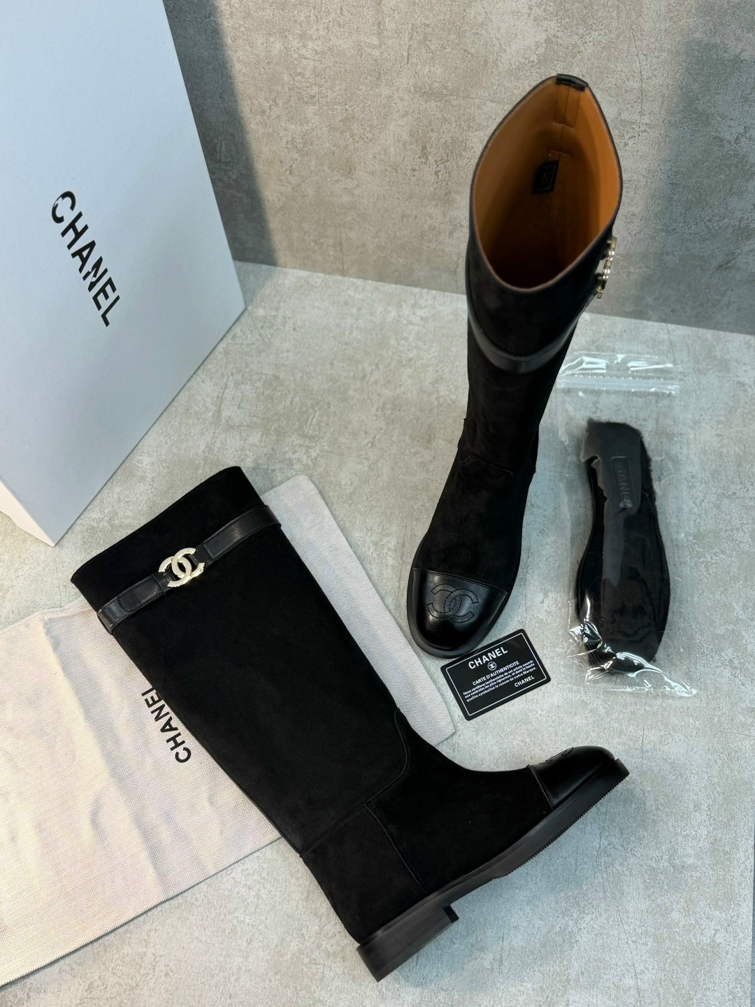 сапоги chanel,женские черные замшевые сапоги chanel,сапоги шанель,сапоги женские chanel,сапожки шанель