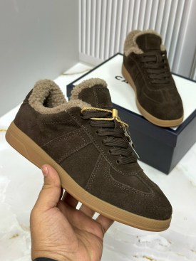 Кроссовки