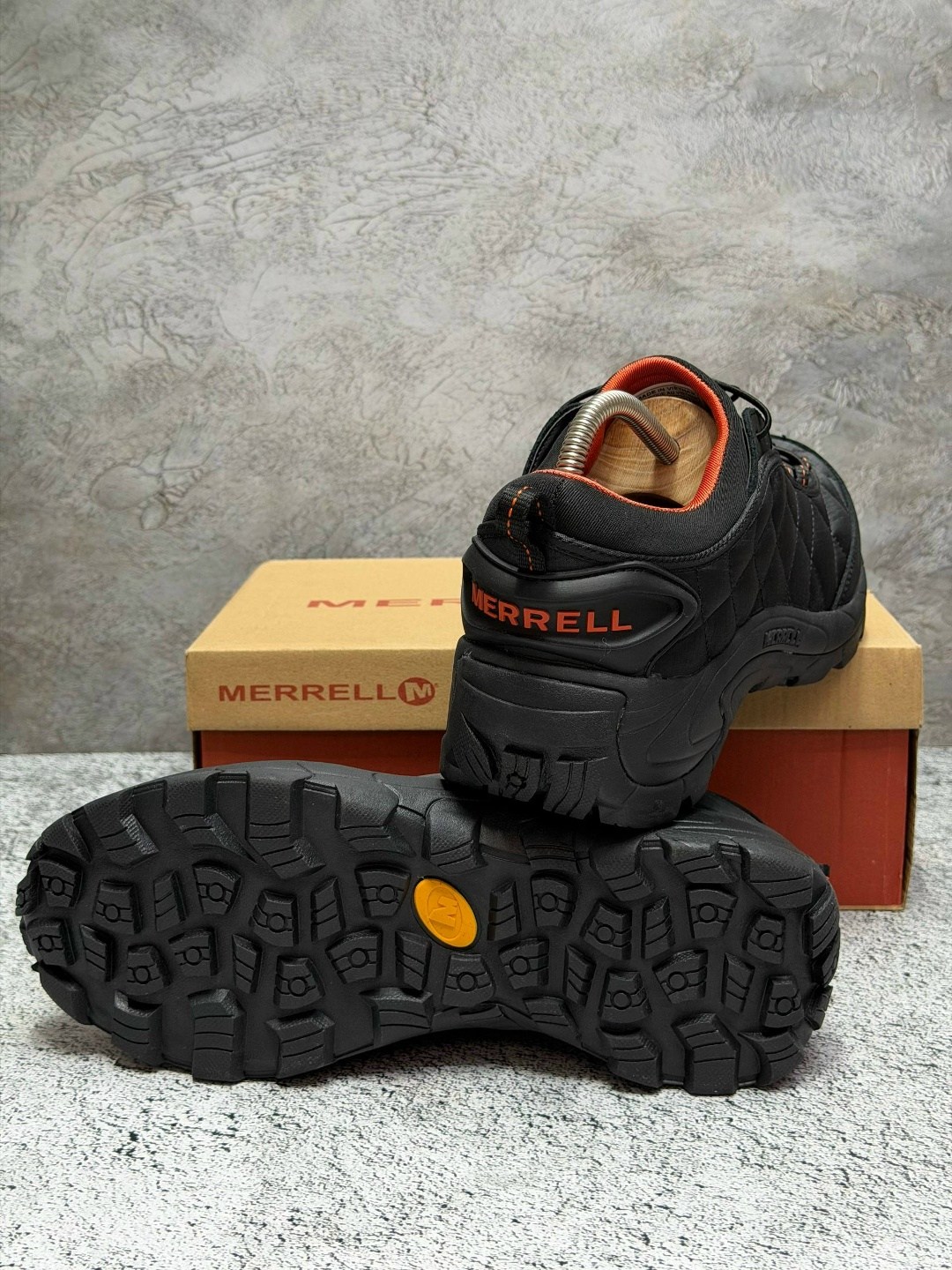 кроссовки мужские на зиму мерелл,кроссовки мужские merrell,термо кроссовки merrell мужские чёрные с оранжевым мерелл зимние,зимние кроссовки merrell,кроссовки merrell