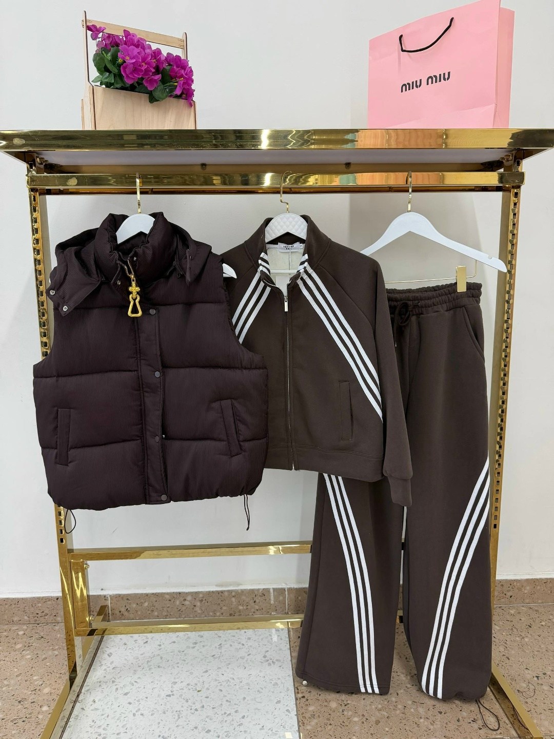 женский теплый костюм тройка miu miu,костюм спортивный тройка с жилеткой,теплый спортивный костюм тройка,костюм тройка,костюм тройка miu miu