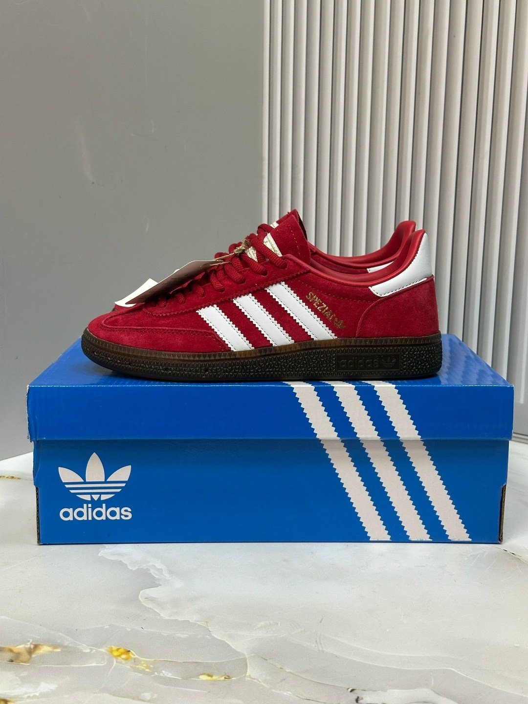 кроссовки adidas spezial,кроссовки adidas handball spezial,кроссовки adidas,кроссовки adidas handball spezial scarlet gum,