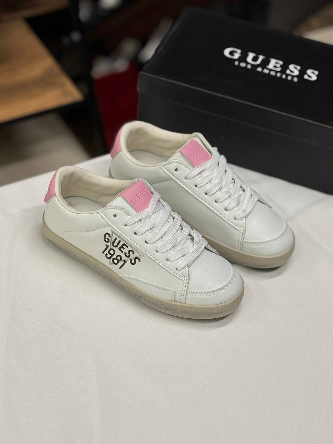 ,кеды guess,кроссовки guess,guess белый,низкие кроссовки
