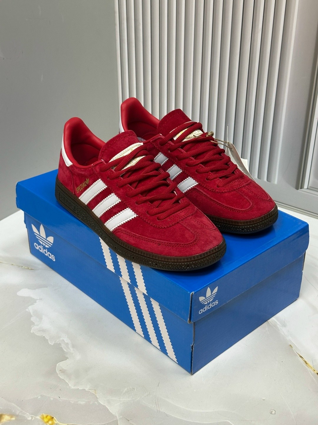 кроссовки adidas spezial,кроссовки adidas handball spezial,кроссовки adidas,кроссовки adidas handball spezial scarlet gum,