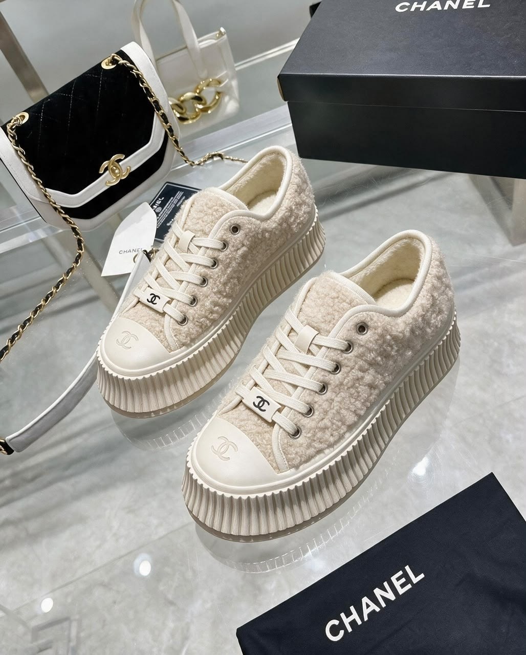 ,кеды шанель,кеды chanel,кроссовки chanel,женская