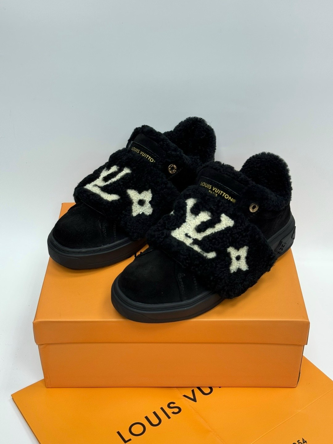 кроссовки женские louis vuitton,кеды louis vuitton,луи виттон кроссовки женские зимние,кроссовки louis vuitton,louis vuitton зимние кроссовки