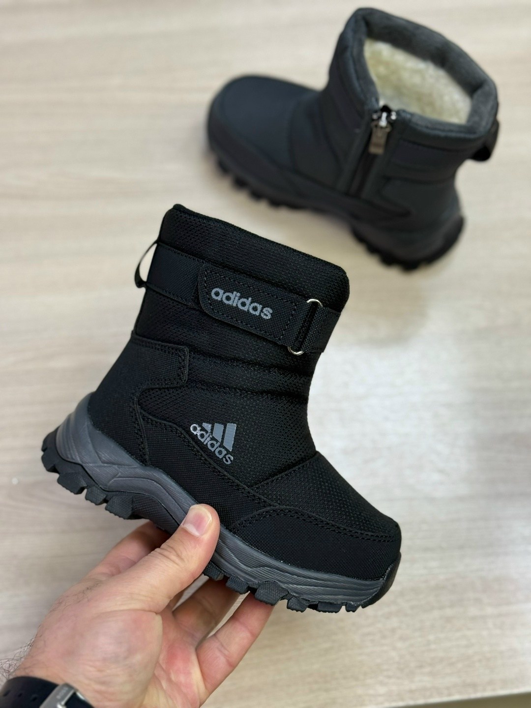 дутики adidas,дутики adidas зимние непромокаемые,дутики с мехом внутри зимние adidas,adidas зимние,дутики зимние с мехом adidas