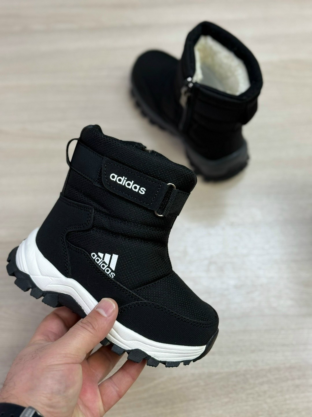 дутики adidas,дутики adidas зимние непромокаемые,дутики с мехом внутри зимние adidas,adidas зимние,дутики зимние с мехом adidas