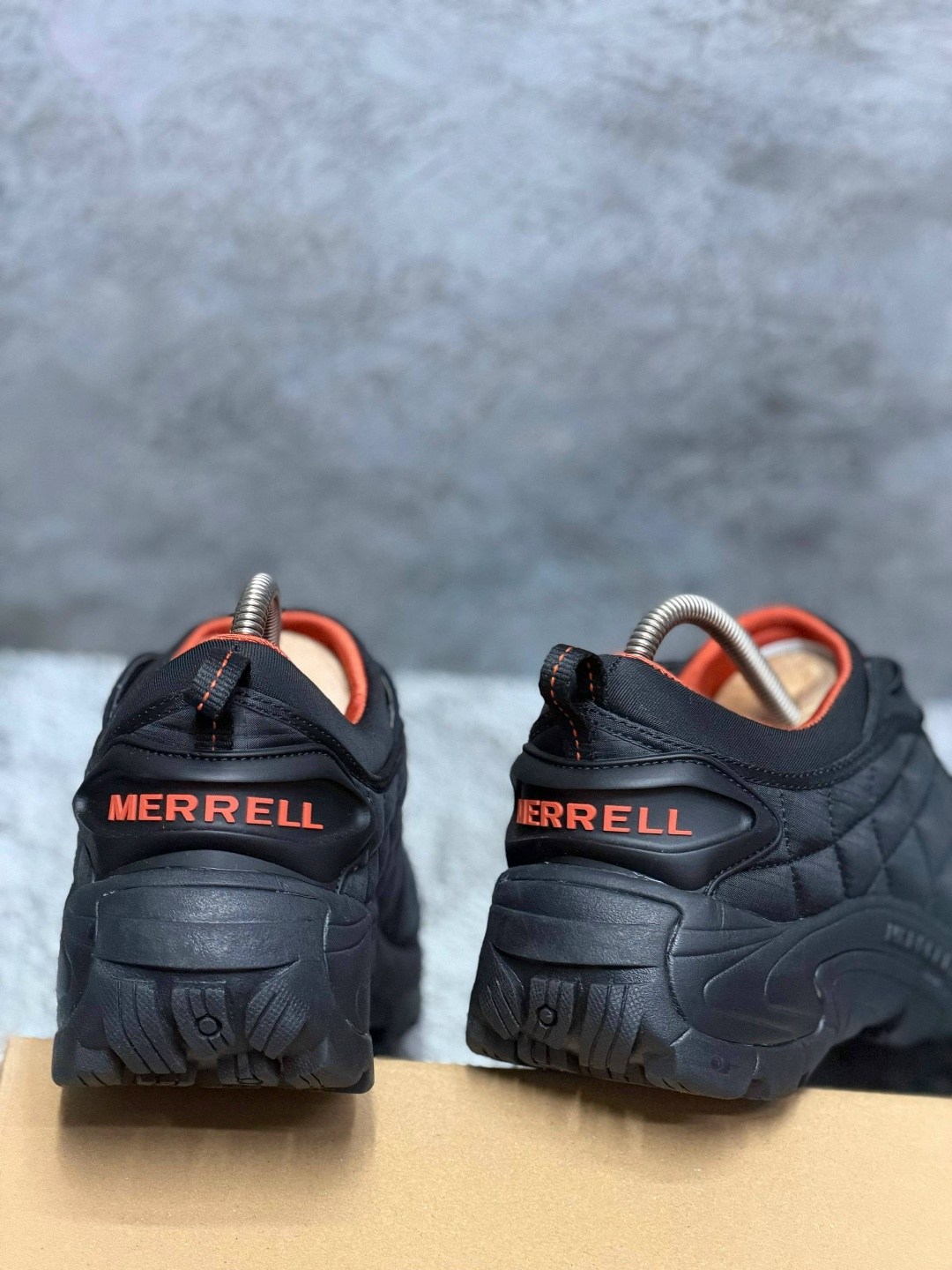 кроссовки мужские на зиму мерелл,кроссовки мужские merrell,термо кроссовки merrell мужские чёрные с оранжевым мерелл зимние,зимние кроссовки merrell,кроссовки merrell