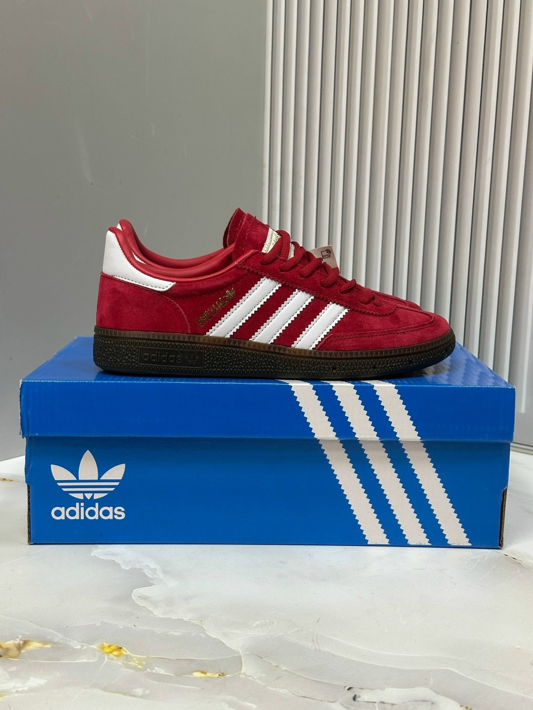 кроссовки adidas spezial,кроссовки adidas handball spezial,кроссовки adidas,кроссовки adidas handball spezial scarlet gum,