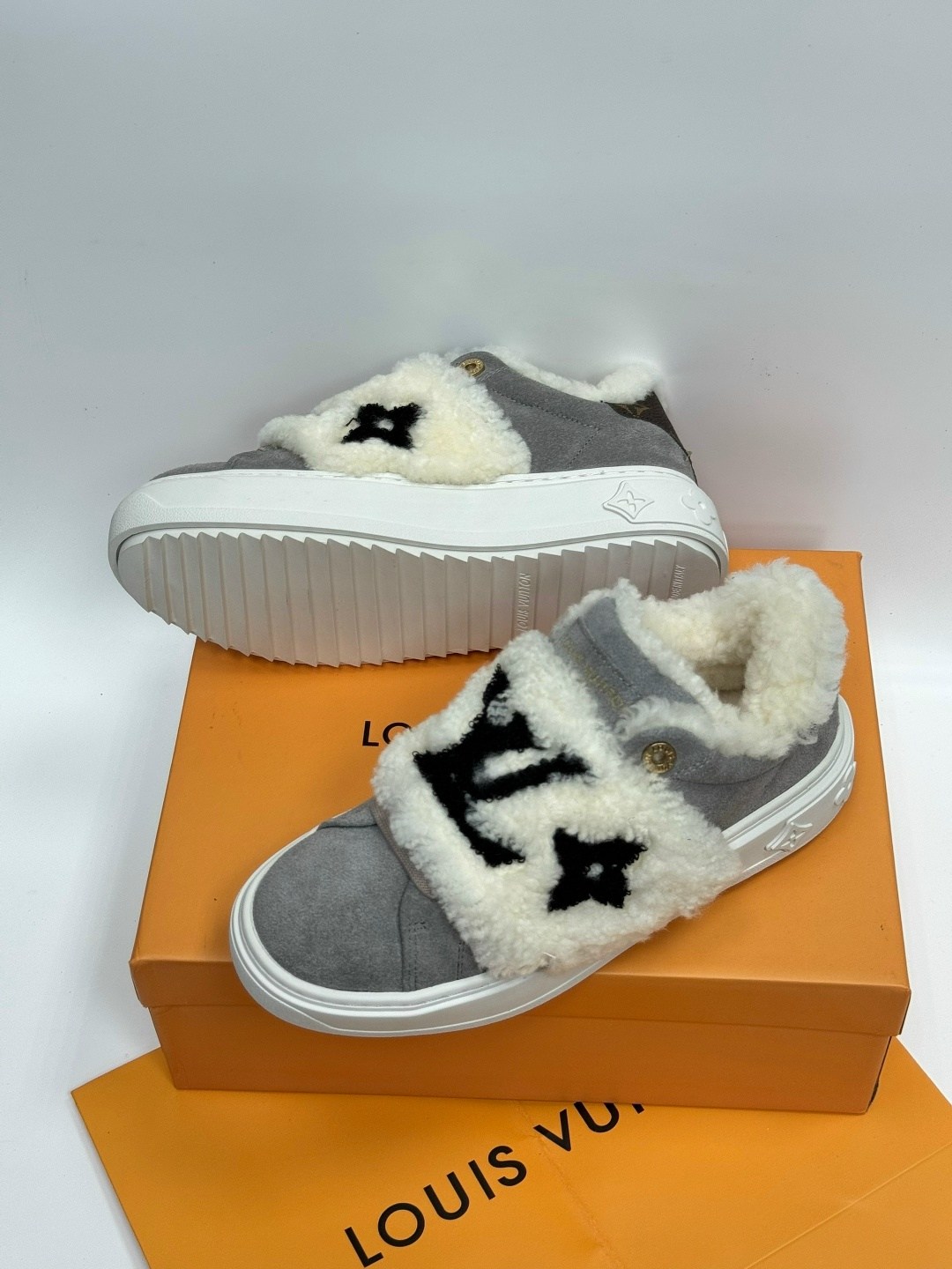 кроссовки женские louis vuitton,кеды louis vuitton,луи виттон кроссовки женские зимние,кроссовки louis vuitton,louis vuitton зимние кроссовки
